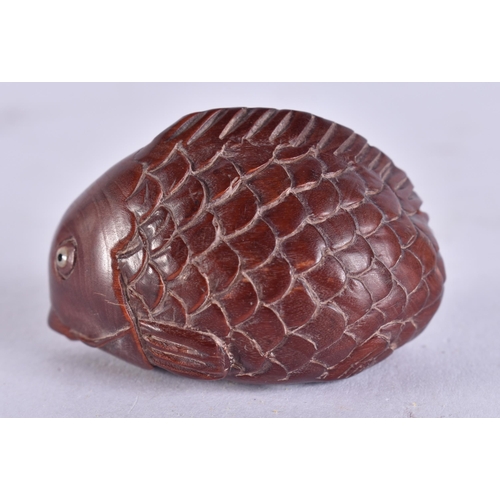 2241 - A JAPANESE WOOD FISH. 10 grams. 4 cm x 2.5 cm.