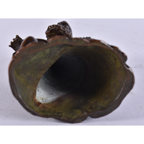 2249 - A JAPANESE BRONZE GOD. 444 grams. 11.5 cm high.