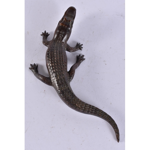 2284 - A JAPANESE BRONZE CROCODILE. 374 grams. 18 cm long.