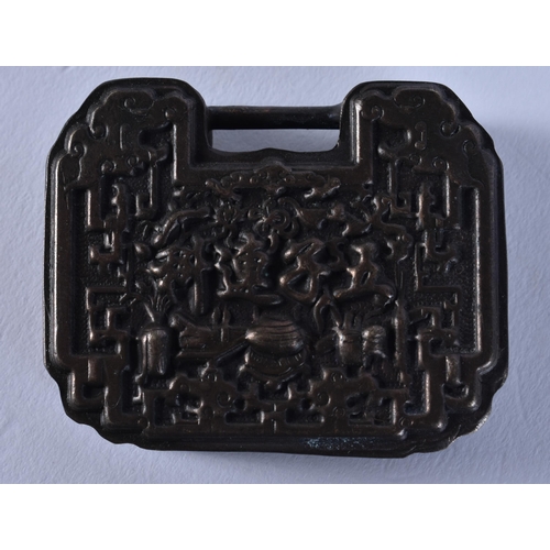 2325 - A CHINESE BUCKLE. 23.9 grams. 5 cm x 4 cm.