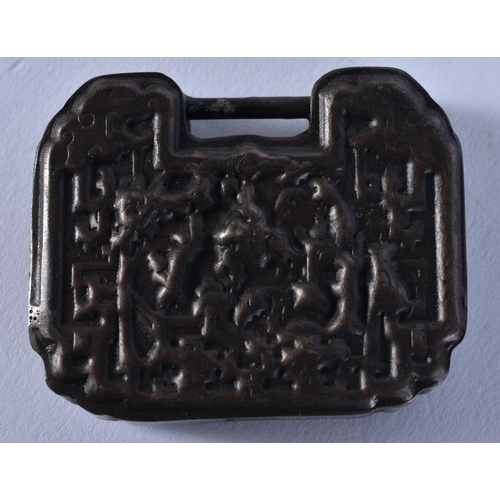 2325 - A CHINESE BUCKLE. 23.9 grams. 5 cm x 4 cm.