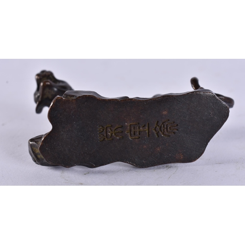 2328 - A JAPANESE BRONZE TIGER. 136.5 grams. 7 cm x 4 cm.