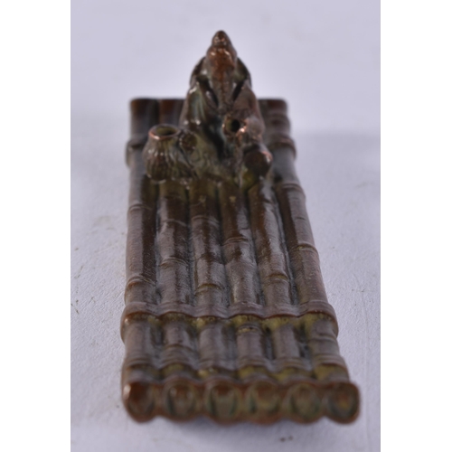 2421 - A JAPANESE BRONZE OKIMONO. 79 grams. 9.5 cm x 7.5 cm.