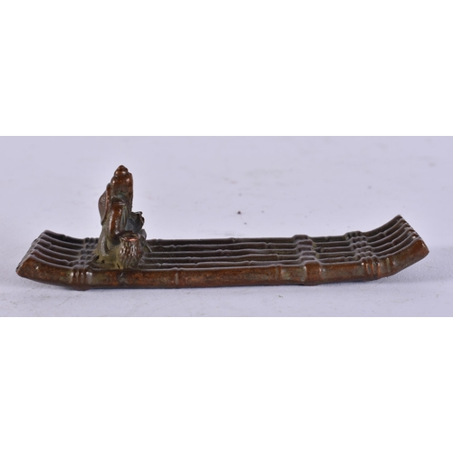 2421 - A JAPANESE BRONZE OKIMONO. 79 grams. 9.5 cm x 7.5 cm.