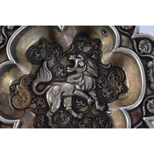 2428 - A CHINESE DISH. 161 grans. 9.5 cm wide.