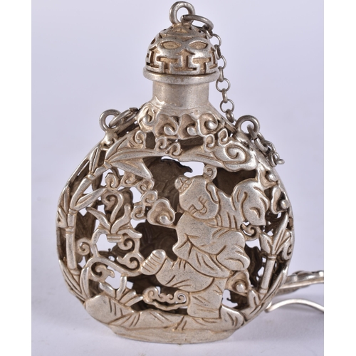 2430 - A CHINESE SNUFF BOTTLE. 68 grams. 8.25 cm high.