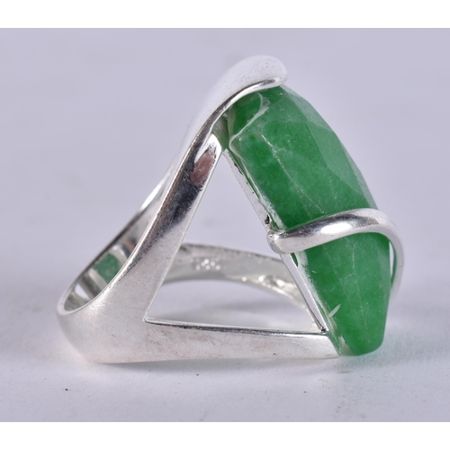 2433 - A CHINESE SILVER AND JADE RING. Q. 14 grams.