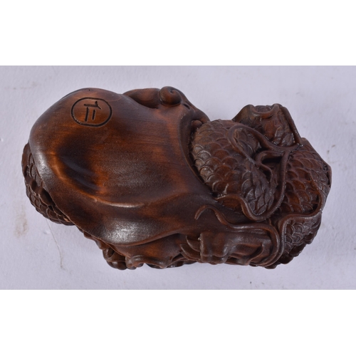 2444 - A JAPANESE CARVED DRAGON. 45 grams. 7.75 cm x 4.5 cm.