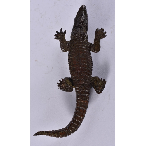 2449 - A JAPANESE BRONZE CROCODILE. 269 grams. 15 cm wide.