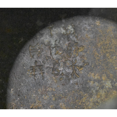 2483 - A RARE CHINESE QING DYNASTY BRONZE SWING HANDLED VESSEL AND COVER. 29 cm high inc handle.