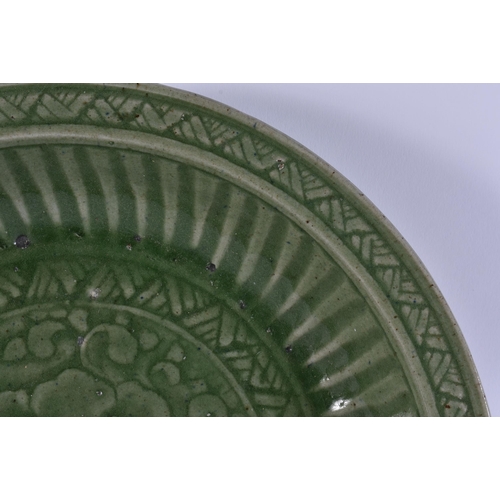 2502 - A 17TH/18TH CENTURY CHINESE LONGQUAN CELADON DISH. 30 cm wide.
