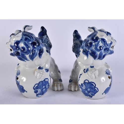2527 - A PAIR OF EARLY 20TH CENTURY JAPANESE MEIJI PERIOD BLUE AND WHITE BEASTS. 24 cm x 14 cm.