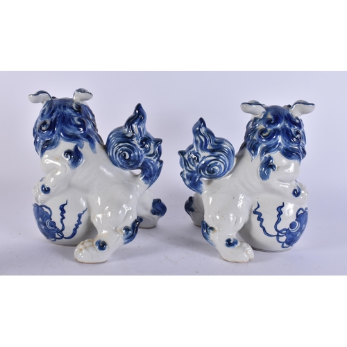 2527 - A PAIR OF EARLY 20TH CENTURY JAPANESE MEIJI PERIOD BLUE AND WHITE BEASTS. 24 cm x 14 cm.