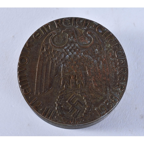 2578 - A BRONZE MILITARY BOX AND COVER. 77 grams. 5 cm wide.