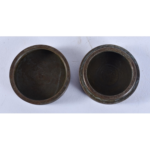 2578 - A BRONZE MILITARY BOX AND COVER. 77 grams. 5 cm wide.