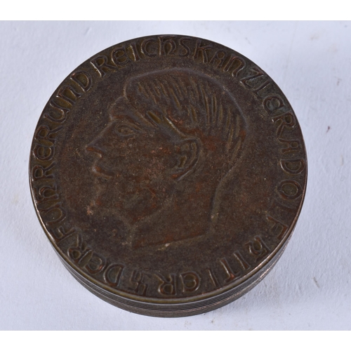 2578 - A BRONZE MILITARY BOX AND COVER. 77 grams. 5 cm wide.