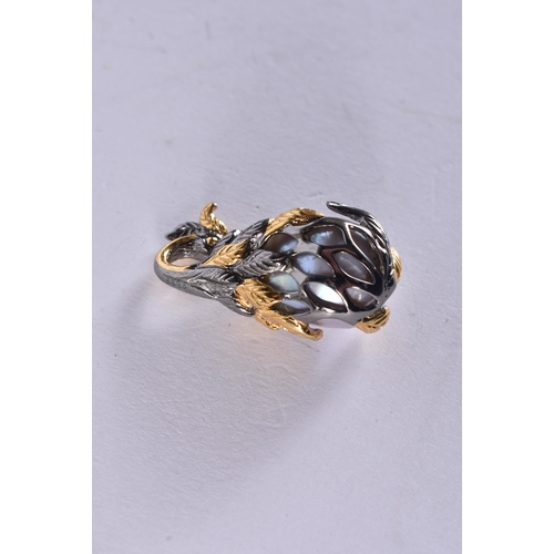 2600 - A SILVER BAROQUE PEARL PENDANT. 10.5 grams. 3.25 cm x 1.75 cm.