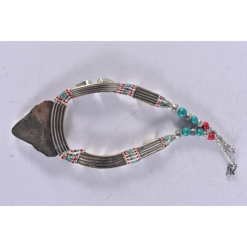 2603 - A TURQUOISE NECKLACE. 123 grams. 44 cm long.