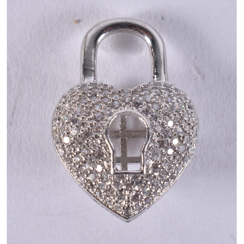 2609 - A SILVER HEART PENDANT. 5 grams. 2.5 cm x 2 cm.