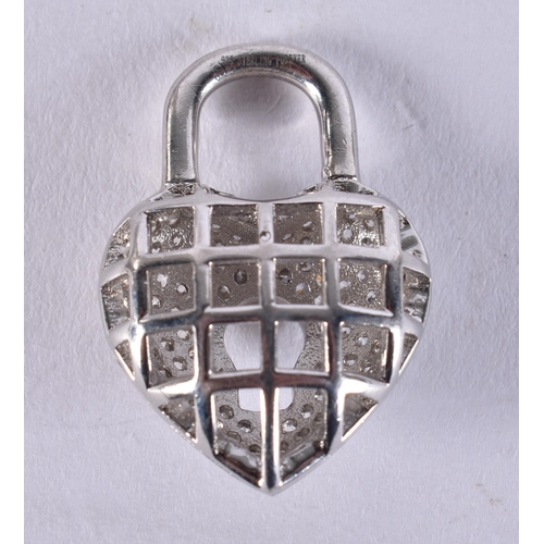 2609 - A SILVER HEART PENDANT. 5 grams. 2.5 cm x 2 cm.
