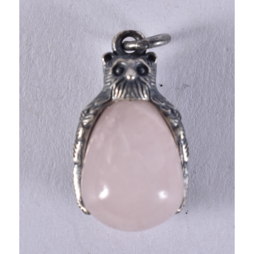 2642 - A SILVER AND ROSE QUARTZ PENDANT. 6 grams. 2.75 cm x 1.5 cm.