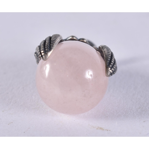 2642 - A SILVER AND ROSE QUARTZ PENDANT. 6 grams. 2.75 cm x 1.5 cm.