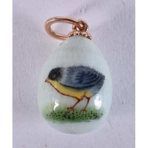 2643 - A 14CT GOLD AND ENAMEL PENDANT. 3.4 grams. 2.5 cm x 1.25 cm.