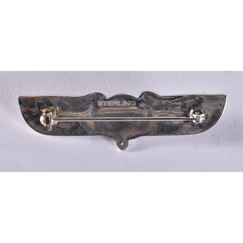 2645 - A SILVER AND LAPIS BROOCH. 8 grams. 5 cm wide.