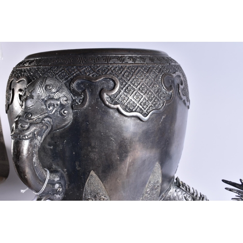 2697 - A LARGE EARLY 20TH CENTURY JAPANESE MEIJI PERIOD SILVERED BRONZE SAMOVAR. 68 cm x 24 cm.