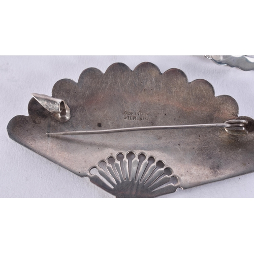 2708 - ASSORTED THAI SILVER NIELLO JEWELLERY. 87 grams. (3)