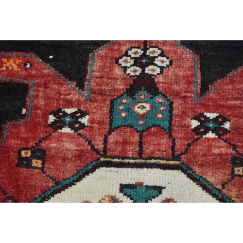 3024 - A hand made Iranian Heriz wool rug 208 x 131 cm