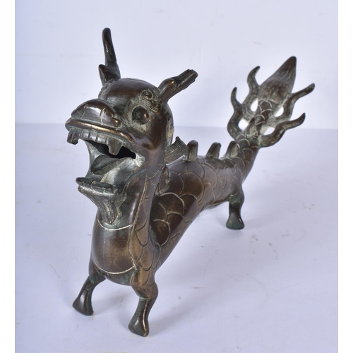 3038 - A Chinese bronze dragon 16 x 31cm
