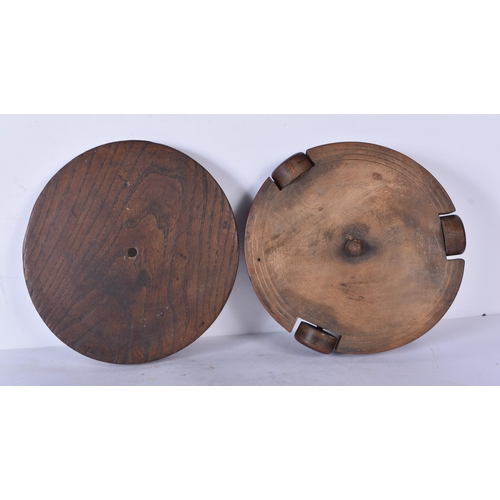 3044 - An early oak lazy susan / cake stand 7.5 x 19.5cm.