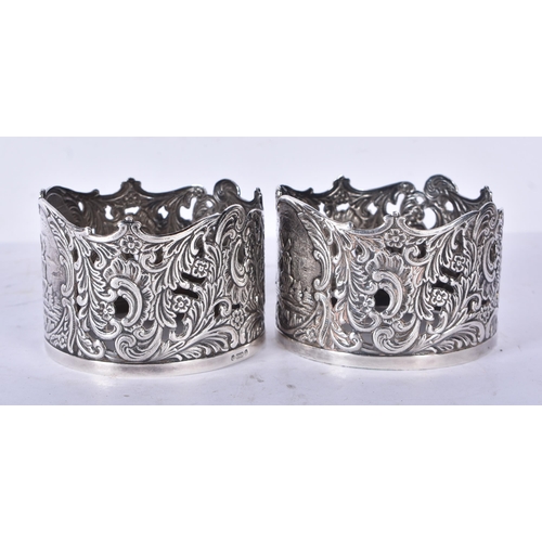 3084 - A pair of Dutch Silver plate bottle holders marked Gero 90 marks 5 x 7.8cm (2)