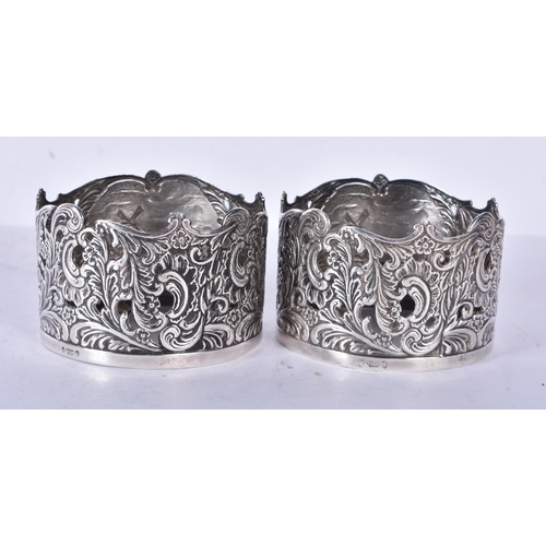3084 - A pair of Dutch Silver plate bottle holders marked Gero 90 marks 5 x 7.8cm (2)