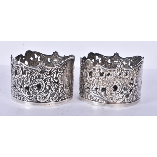 3084 - A pair of Dutch Silver plate bottle holders marked Gero 90 marks 5 x 7.8cm (2)