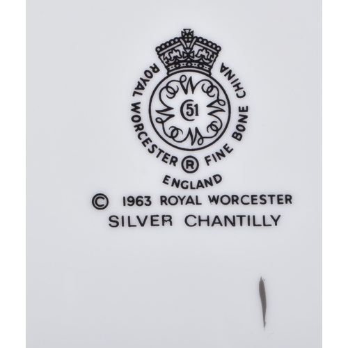 3139 - A miscellaneous collection of Murano Yalos casa plates, glass picture frames and ceramics  etc 28cm ... 