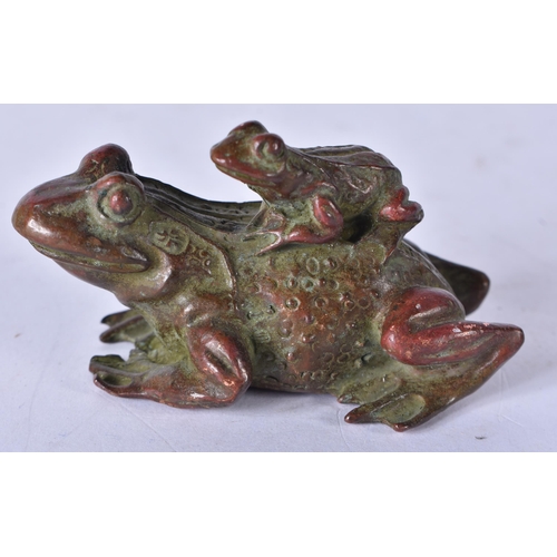 3162 - A Japanese bronze frog  4 x 7.5cm.