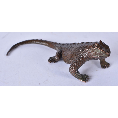 3163 - A Japanese bronze Lizard 9cm.