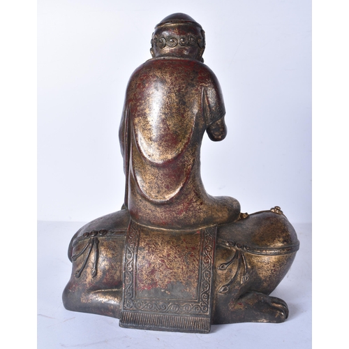 3177 - A Chinese gilt bronze Luohan 27 x 23cm