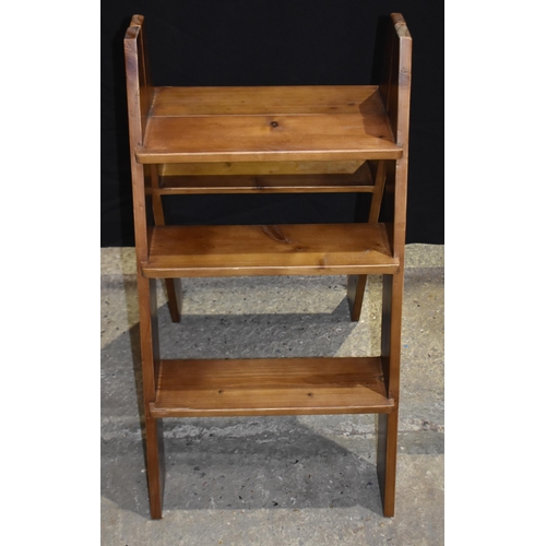 3325 - A champagne branded wooden ladder 80cm