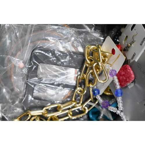 3368 - A collection of costume jewellery (Qty)