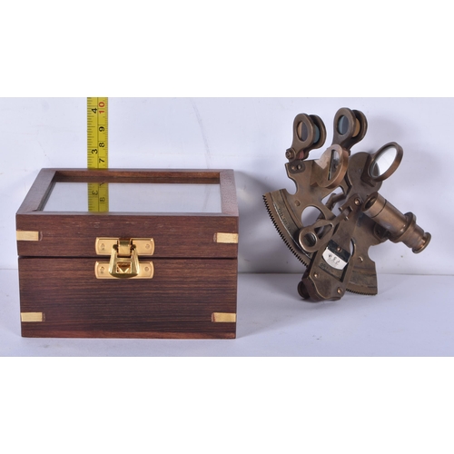 3390 - A small desk top cased Sextant 7 x 11.5cm