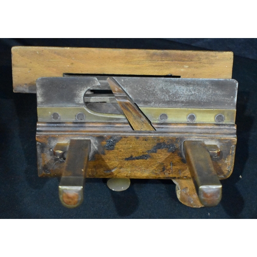 3404 - A collection of antique/vintage wooden Planes, John Mosley & Son, Stothert etc 22 x 24cm (4)
