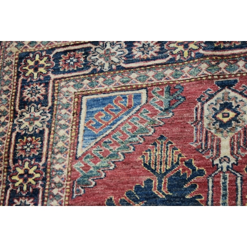 3412 - A Kazak rug 173 x 125cm