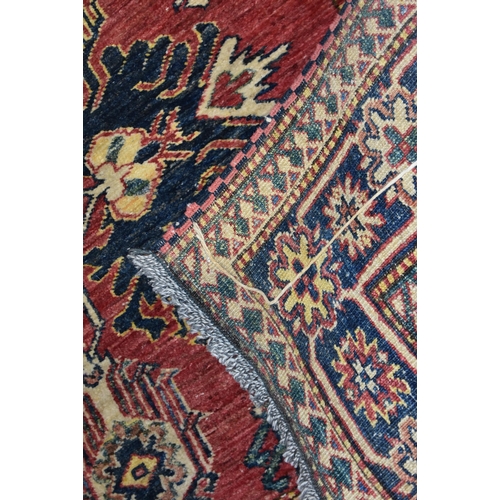 3412 - A Kazak rug 173 x 125cm
