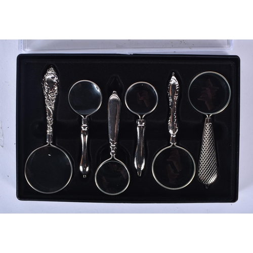 3453 - A magnifying glass set 22 x 14cm