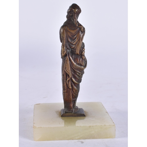 147 - AN 18TH/19TH CENTURY EUROPEAN BRONZE FIGURE OF A FEMALE upon a later onyx base. Bronze 9.5 cm high.