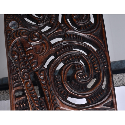 152 - A VERY LARGE NEW ZEALAND MAORI ABELONE SHELL TRIBAL WOOD CARVING. 94 cm x 38 cm.