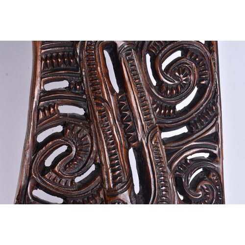 152 - A VERY LARGE NEW ZEALAND MAORI ABELONE SHELL TRIBAL WOOD CARVING. 94 cm x 38 cm.